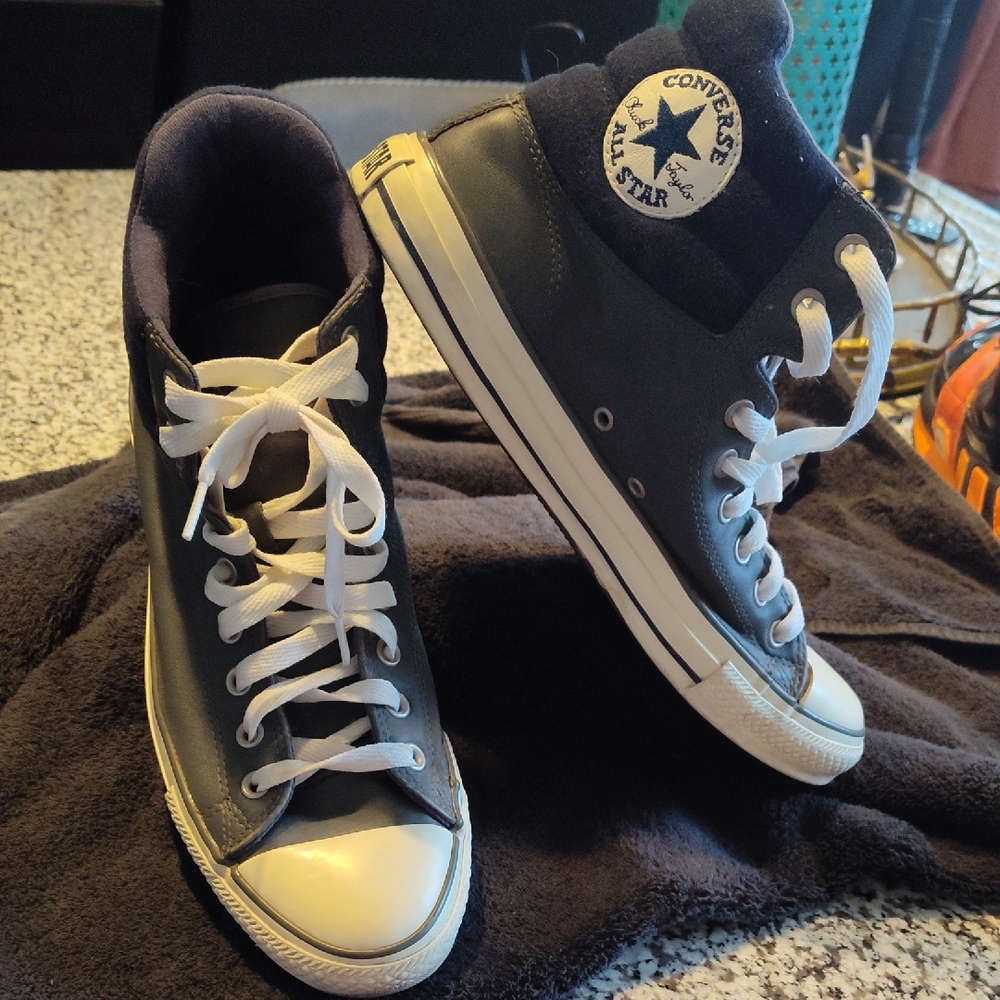 Converse Classic Black and White Men's High-Tops Size 10